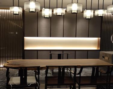 <strong>鄭州乾元會所青古銅不銹鋼屏風</strong>